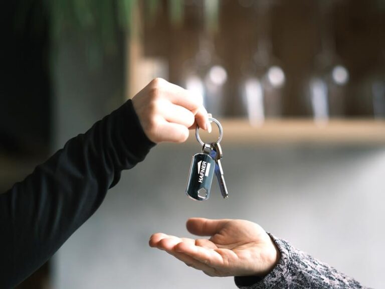 Amadeus Immobilien - Schluesseluebergabe Hafner Baufirma BAutraeger Meran 800